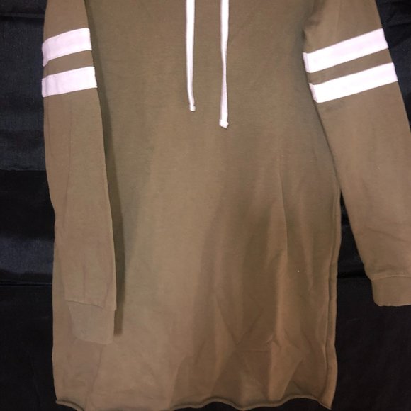 New forever 21 pull-over - Picture 2 of 3